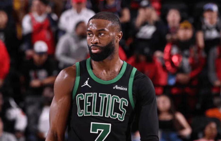 开云电子-NBA官方罚单：杰伦-布朗出局抨击该调查3名裁判 被罚款5万美元